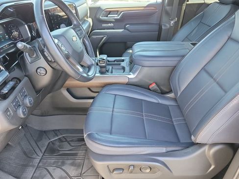 Used 2023 Chevrolet Silverado 1500 High Country w/ Technology Package AWD/4WD image 12
