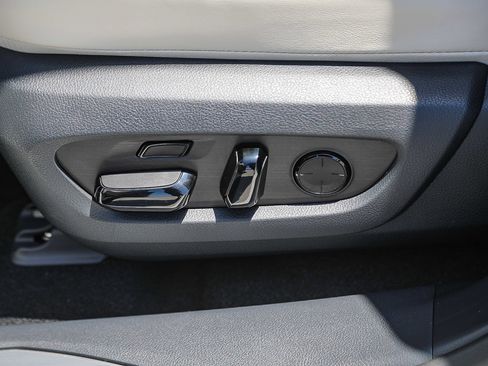 New 2026 Lexus RX 450h AWD image 18