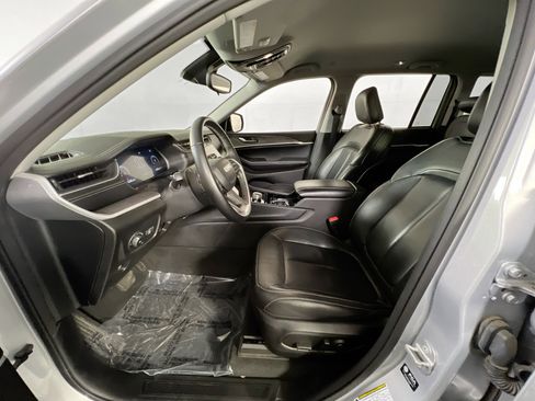 Used 2022 Jeep Grand Cherokee Limited image 21