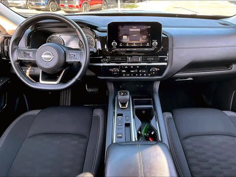 Used 2025 Nissan Pathfinder SV image 15