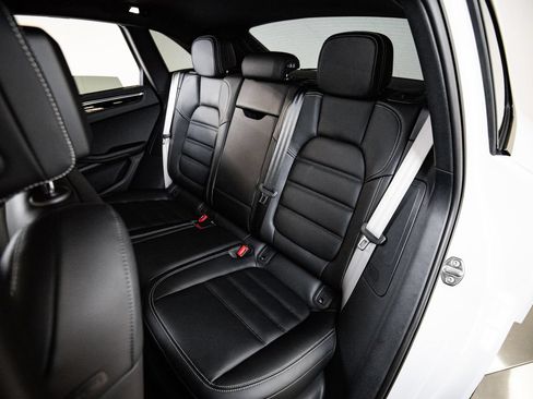 Certified 2025 Porsche Macan S AWD/4WD image 24