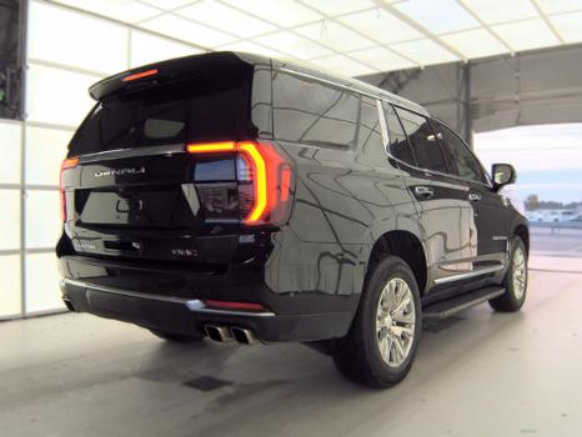Used 2025 GMC Yukon Denali AWD/4WD image 2