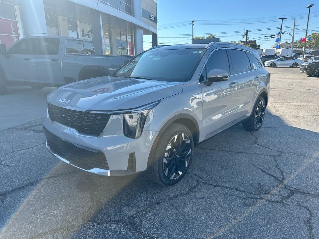 Certified 2025 Kia Sorento EX w/ Panoramic Sunroof Package AWD/4WD image 11
