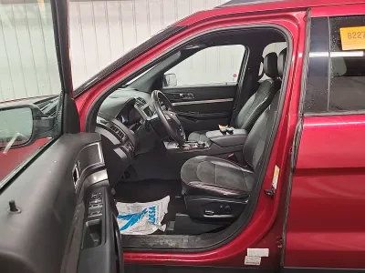 Used 2018 Ford Explorer XLT w/ XLT Appearance Package AWD/4WD image 9