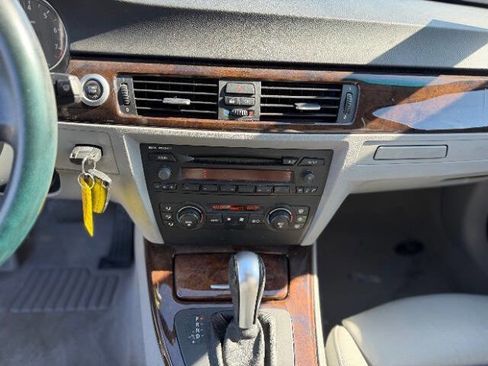 Used 2006 BMW 325i Sedan image 10