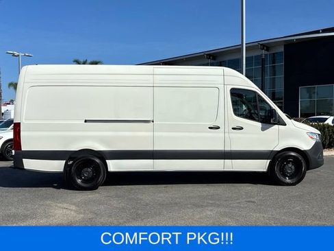 Used 2025 Mercedes-Benz Sprinter 2500 image 2