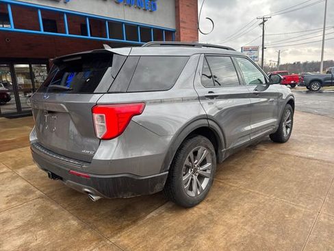 Used 2022 Ford Explorer XLT w/ Equipment Group 202A image 10