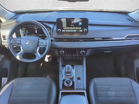 Used 2024 Mitsubishi Outlander SE image 13