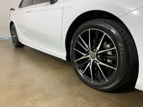 Used 2023 Toyota Camry SE image 6