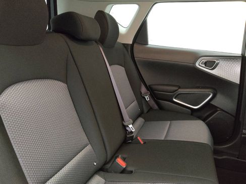 Used 2025 Kia Soul LX image 19