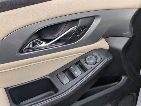 Used 2022 Chevrolet Traverse LS image 15