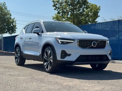 New 2025 Volvo XC40 B5 Ultra w/ Protection Package
