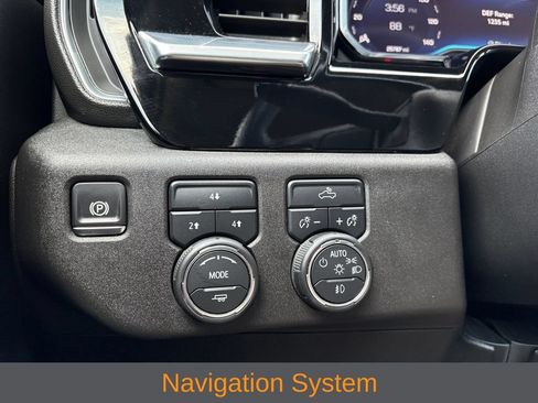 Used 2025 Chevrolet Silverado 2500 LT w/ Convenience Package AWD/4WD image 4