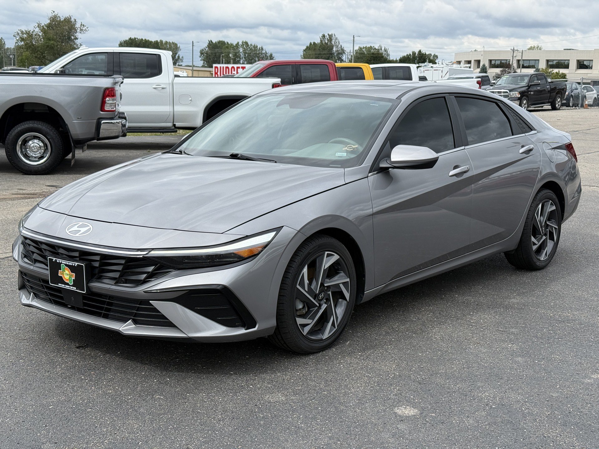 Used 2025 Hyundai Elantra SEL FWD image 4
