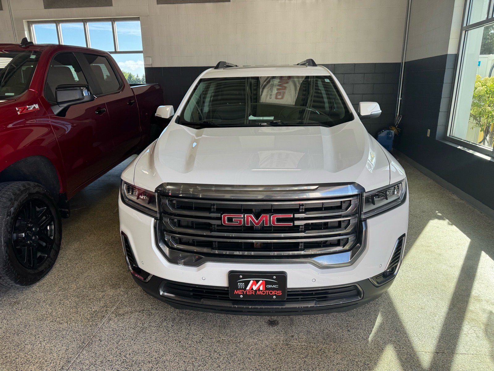 Used 2021 GMC Acadia AT4 w/ Preferred Package AWD/4WD image 2