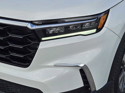 Used 2025 Honda Pilot Touring image 7