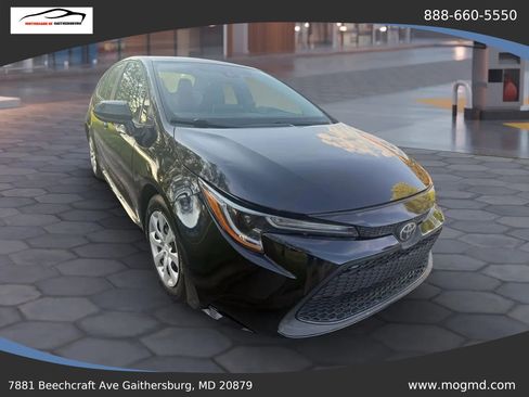 Used 2020 Toyota Corolla LE FWD image 2