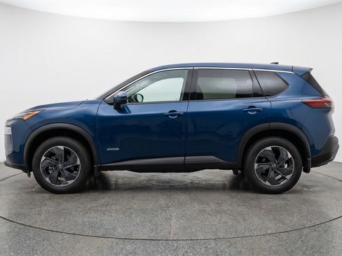 Used 2025 Nissan Rogue SV AWD/4WD image 5