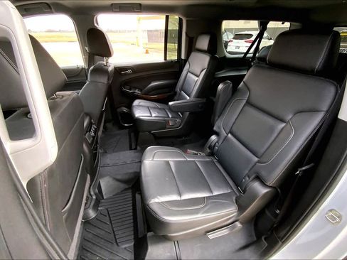 Used 2020 Chevrolet Suburban Premier image 21