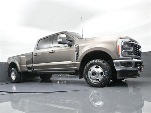 Used 2023 Ford F350 Lariat w/ Lariat Ultimate Package AWD/4WD image 30