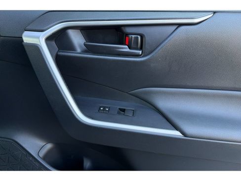 Certified 2023 Toyota RAV4 LE AWD/4WD image 19
