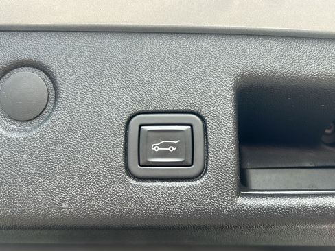 Used 2023 Chevrolet Equinox RS AWD/4WD image 36