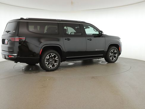 New 2024 Jeep Wagoneer L Series III w/ HD Trailer Tow Package image 31