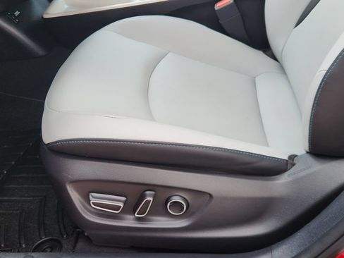 Used 2017 Toyota Prius Prime Advanced FWD image 22