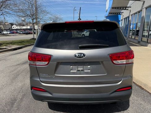 Used 2016 Kia Sorento LX image 12