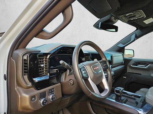 Used 2023 GMC Sierra 1500 SLT image 9