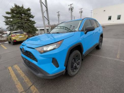 Used 2021 Toyota RAV4 LE image 5