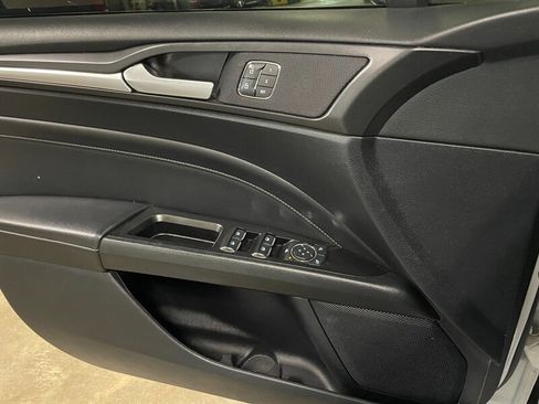 Used 2019 Ford Fusion Titanium AWD/4WD image 24
