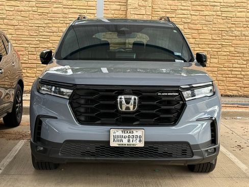Used 2025 Honda Pilot Black Edition image 2