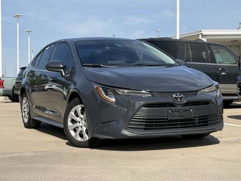 Used 2024 Toyota Corolla LE FWD image 2