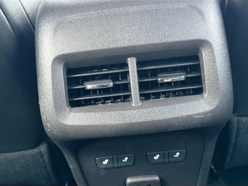Used 2024 Chevrolet Equinox Premier FWD image 31