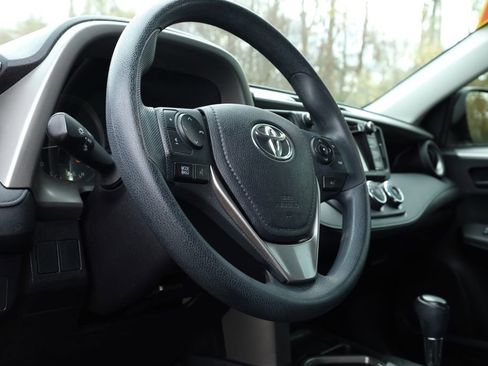 Used 2017 Toyota RAV4 LE image 5