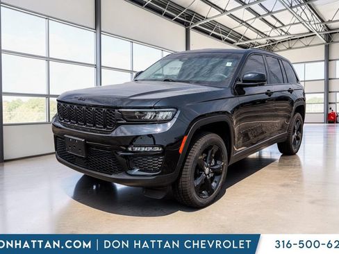 Used 2023 Jeep Grand Cherokee Limited w/ Black Appearance Package AWD/4WD image 27