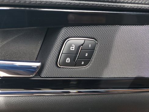 Used 2023 Lincoln Nautilus Reserve image 17