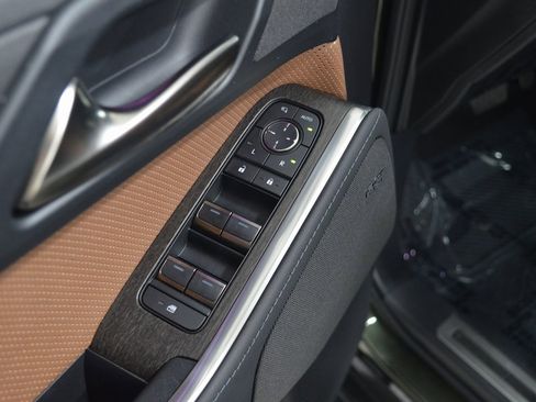 Used 2024 Lexus GX 550 w/ Accessory Package (Z1) image 18