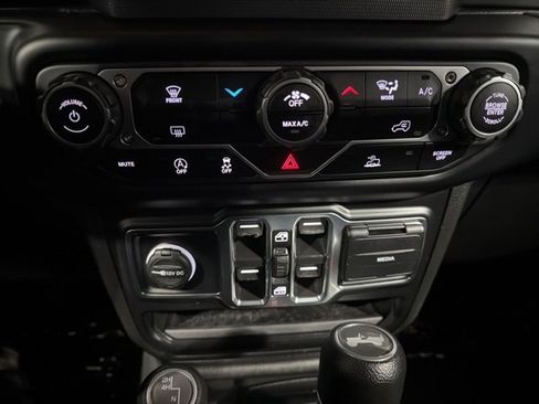 Used 2023 Jeep Wrangler Sport S image 24