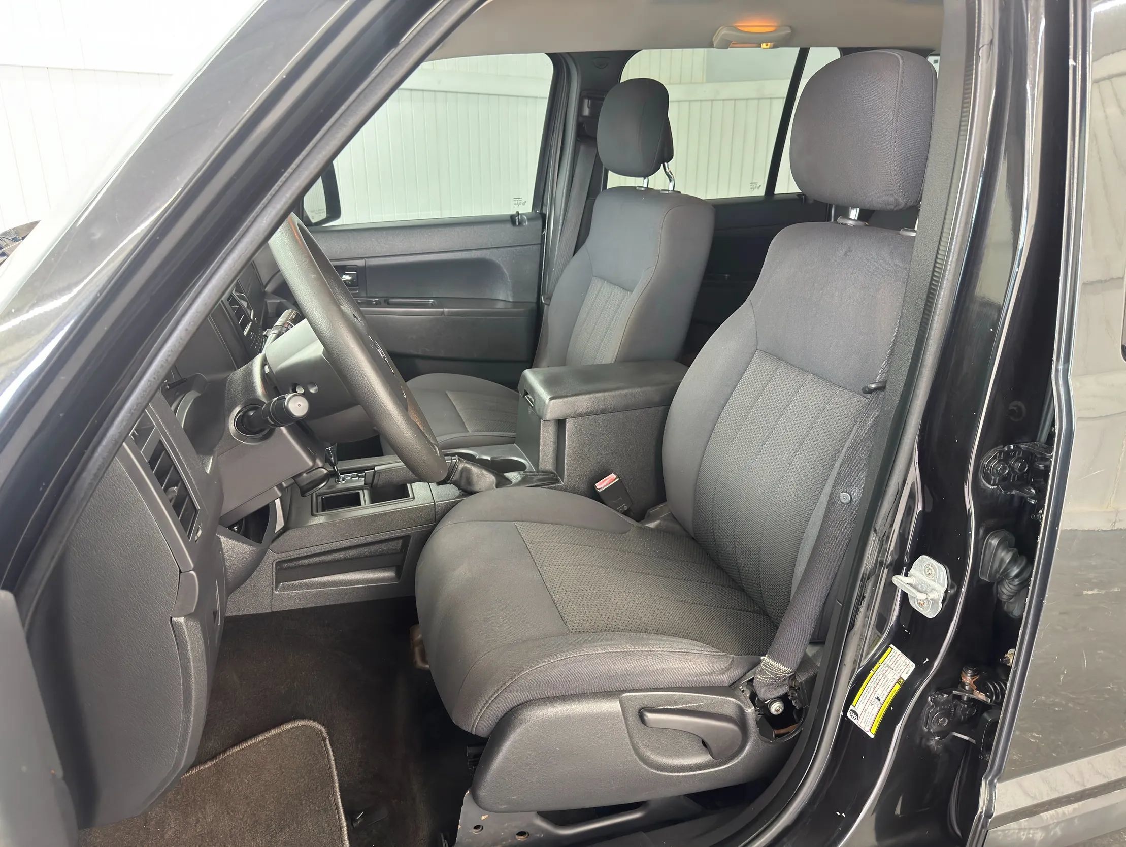 Used 2011 Jeep Liberty Sport RWD image 19