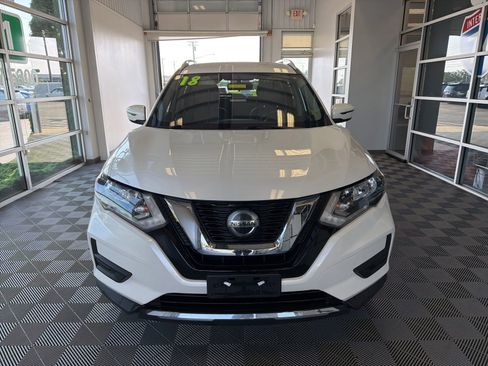 Used 2018 Nissan Rogue SV AWD/4WD image 2