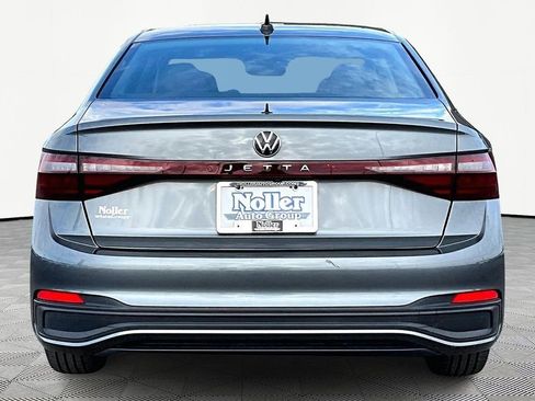 Used 2025 Volkswagen Jetta S image 4