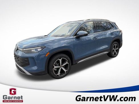 New 2025 Volkswagen Tiguan SE image 1
