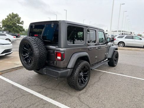 Used 2018 Jeep Wrangler Unlimited Sport S AWD/4WD image 3