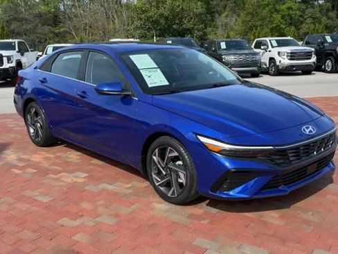Used 2024 Hyundai Elantra SEL w/ Convenience Package FWD image 5