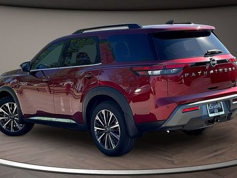 New 2026 Nissan Pathfinder Platinum image 3