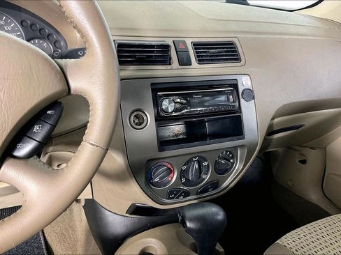 Used 2005 Ford Focus ZX4 Sedan FWD image 8
