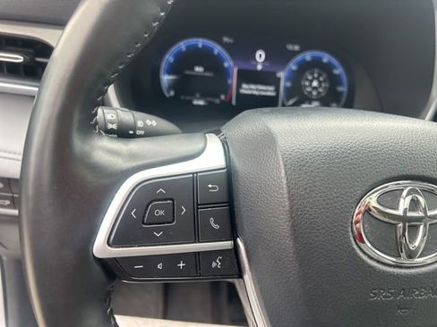 Used 2023 Toyota Highlander Limited image 19