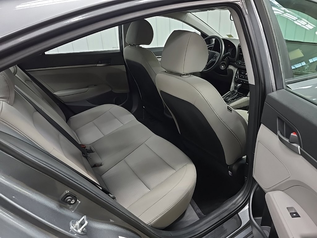 Used 2018 Hyundai Elantra SE FWD image 17